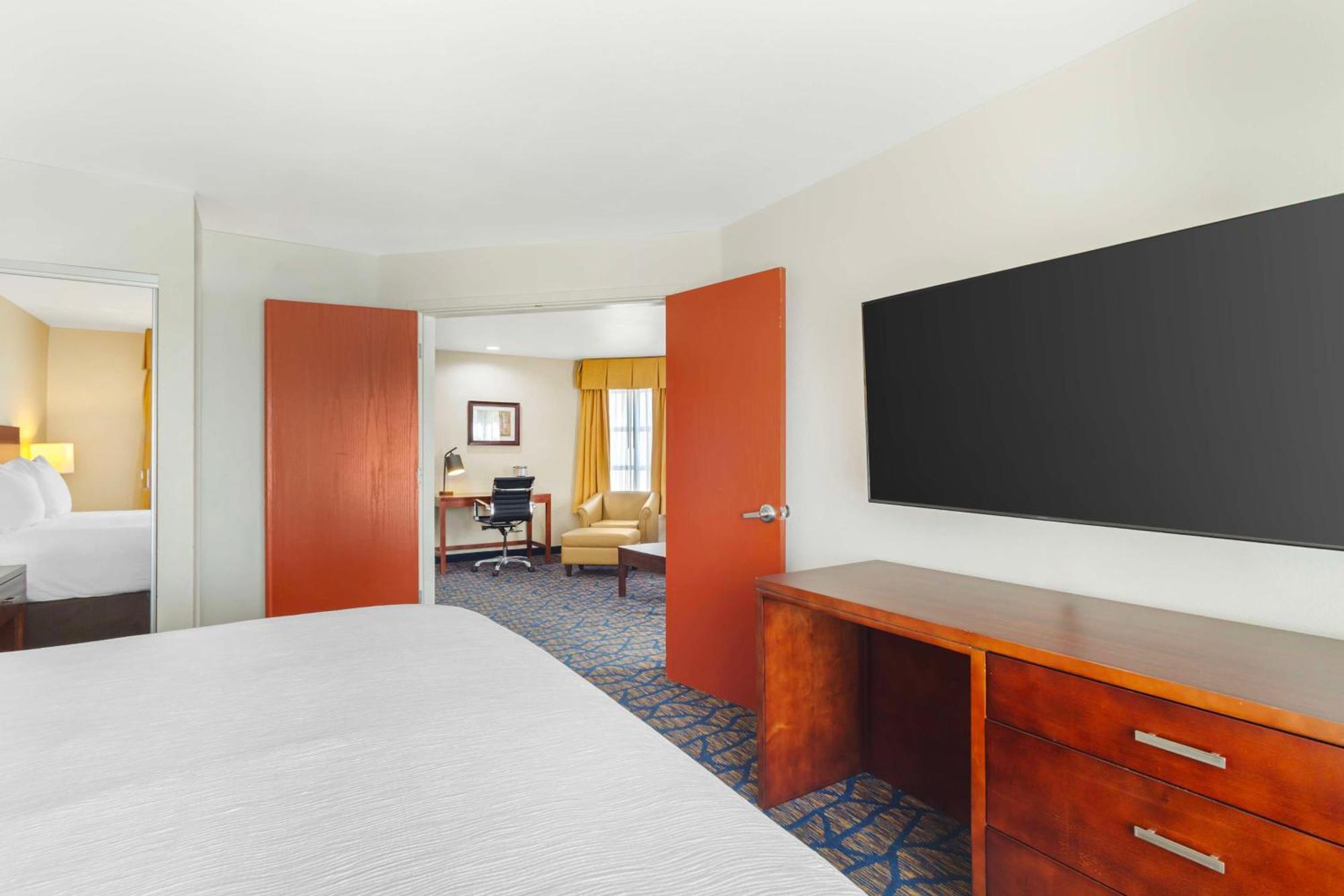 Best Western Plus Villa Del Lago Inn Patterson Exterior foto